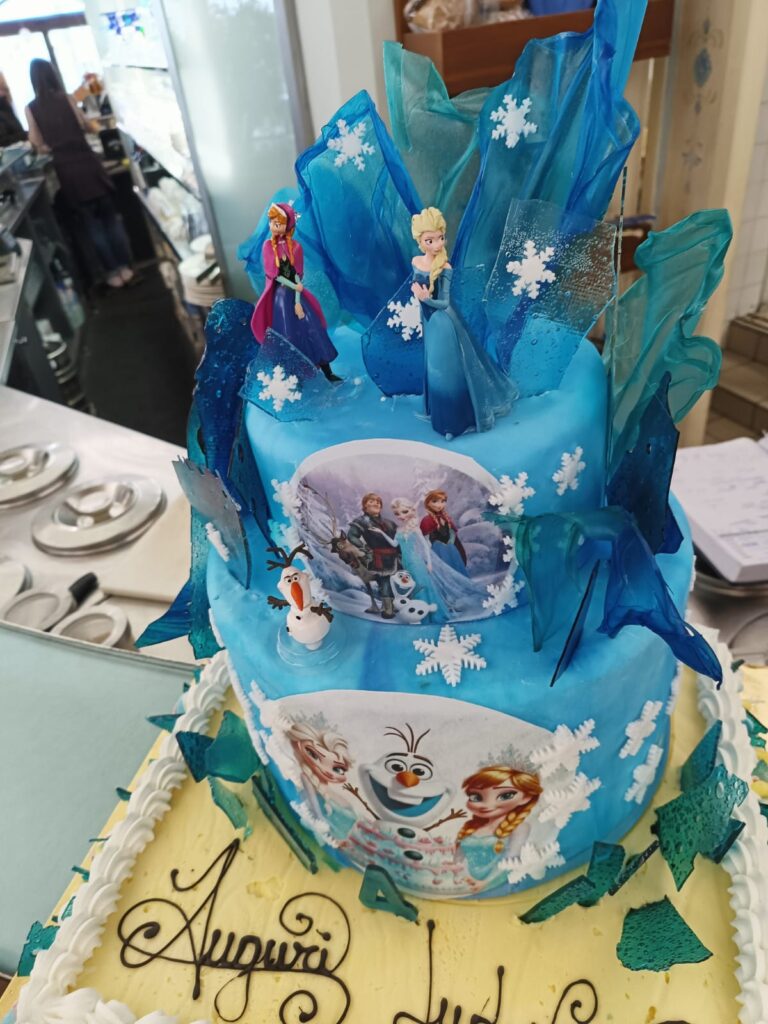 Torta di Compleanno con fantasia Frozen | Pino Bar Fano